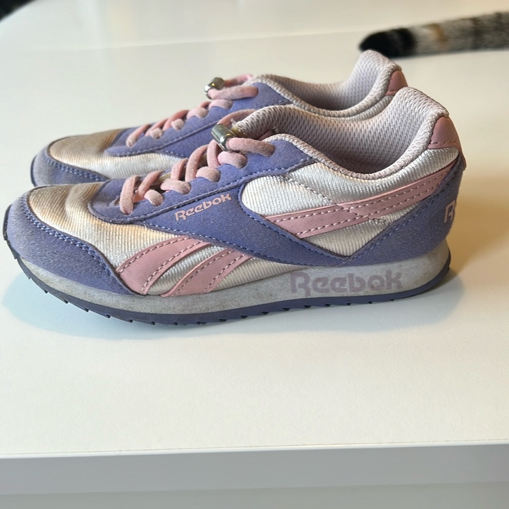Girls size 11 Reebok runners. Elastic laces. Easy to slip on/off.